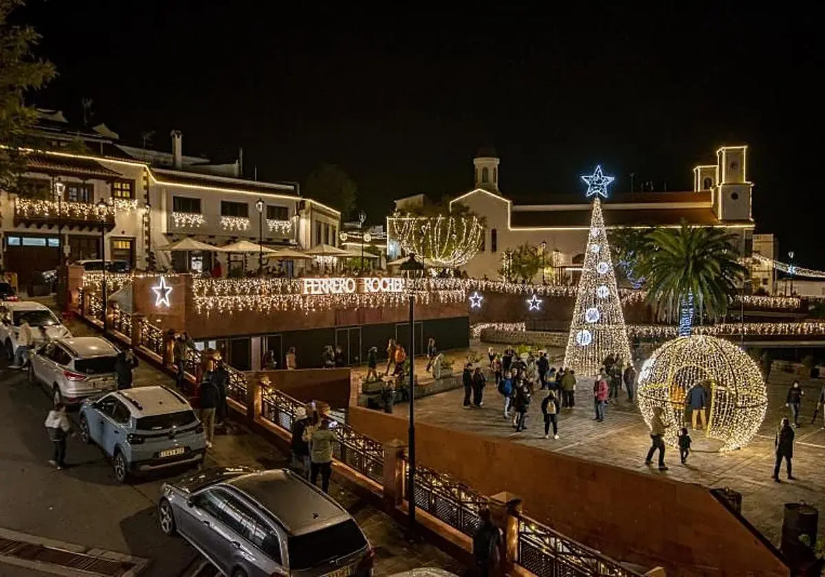 Tejeda ampliará a nuevas calles su iluminación dorada de Navidad