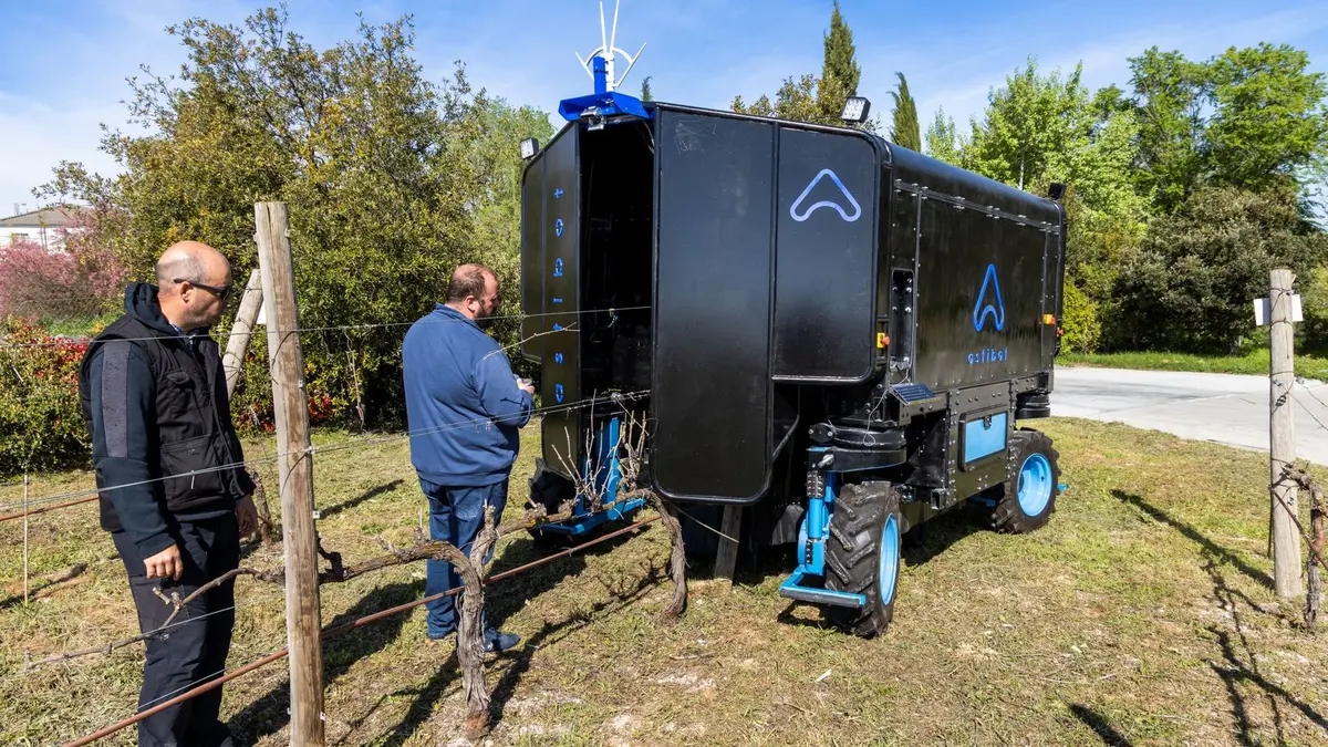 Astibot prepara la salida al mercado de su robot autónomo para podar viñedos