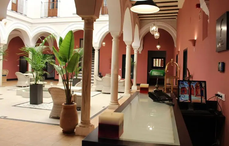 Vino, teatro y mitología se unen en una velada en el Hotel Palacio San Fernando
