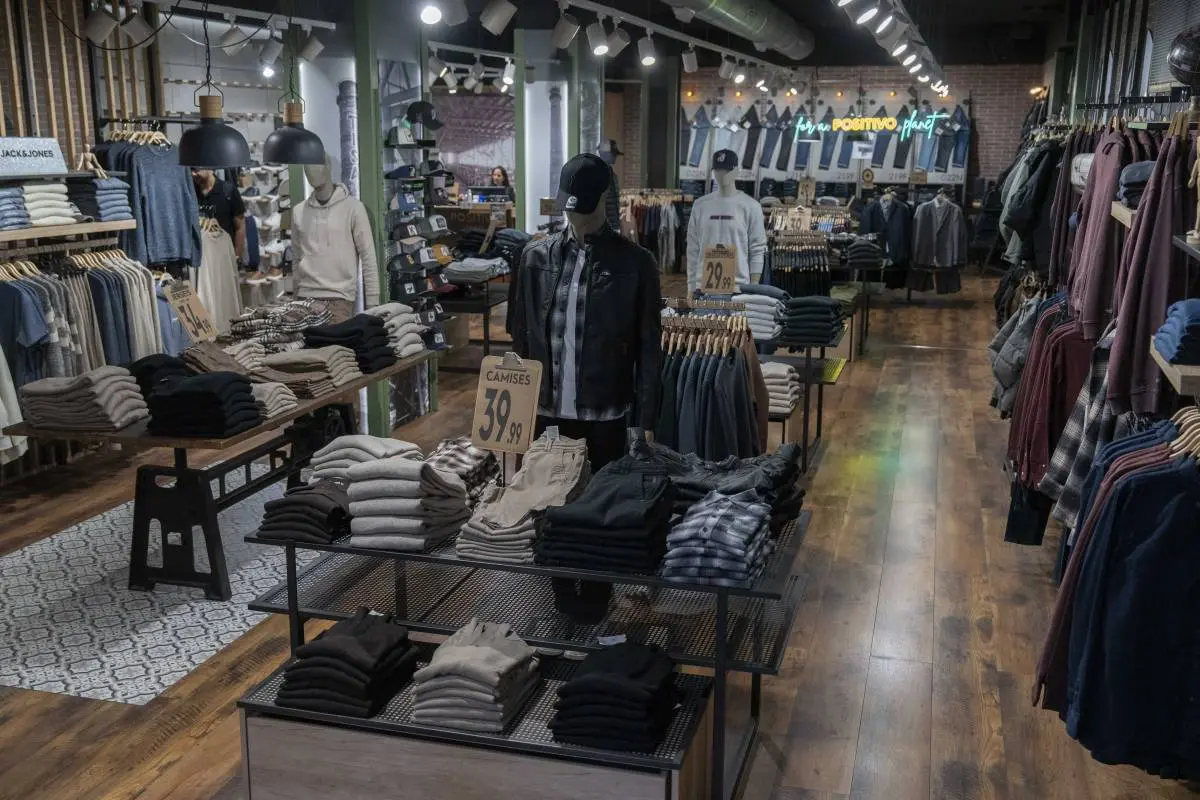 Positivo Man festeja sus diez años en la Font Vella con música y promociones