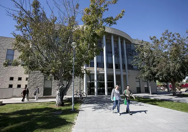 Sanidad mantiene sin cambios las plazas de Medicina en la UA y la UMH