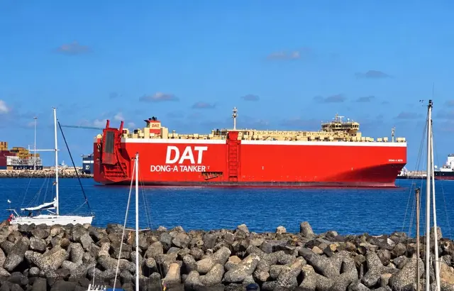 El carguero DONG-A METIS hace escala en el puerto capitalino