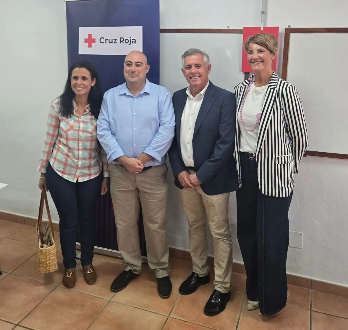 Jiménez visita la asamblea de Cruz Roja y respalda su labor en Manilva