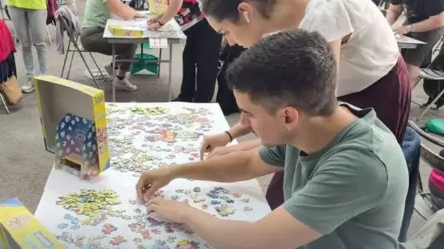 Más de 300 personas participan en el torneo solidario de puzles de Almassora