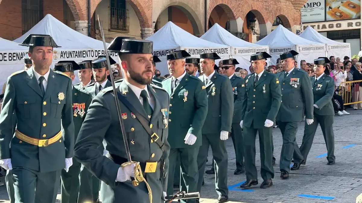 Benavente conmemora el Pilar con reconocimientos y recuerdo a agentes fallecidos