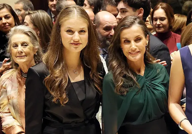 La Familia Real asiste en Oviedo al recital que precede a los Premios Princesa
