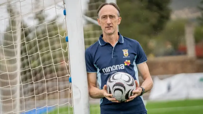 Aparicio impulsa bajo palos el ascenso del Picón CF