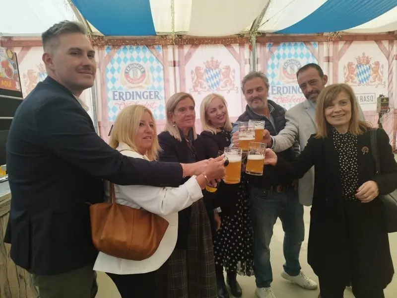 La Carpa Malvaloca prepara más de 1.500 jarras para el Oktoberfest