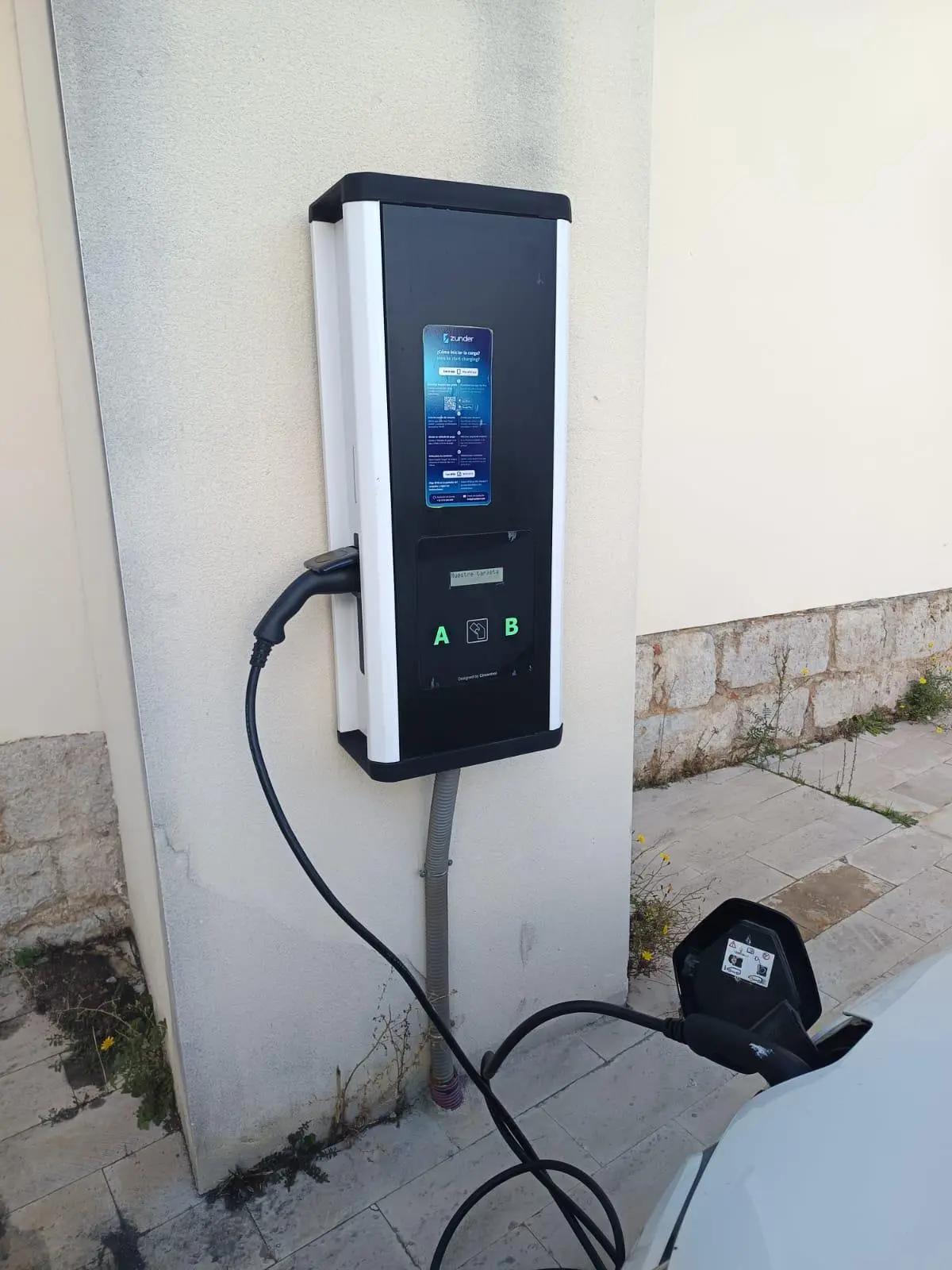 Toro prevé distribuir ocho plazas de recarga eléctrica en cuatro puntos