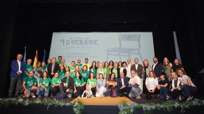 Manises reconoce con el premio 9 d’Octubre al profesorado de sus centros públicos