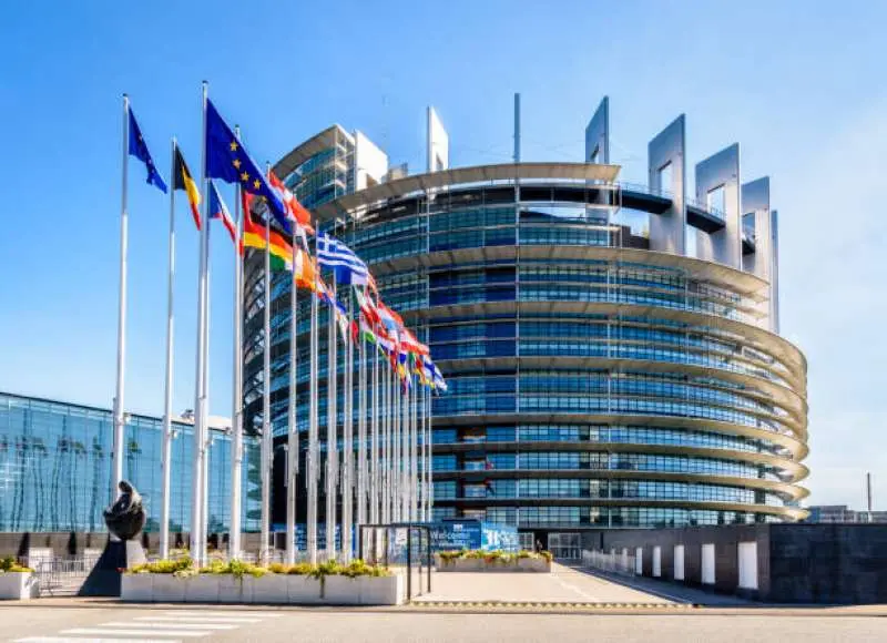 La Eurocámara respalda un cálculo específico de emisiones para la cerámica castellonense