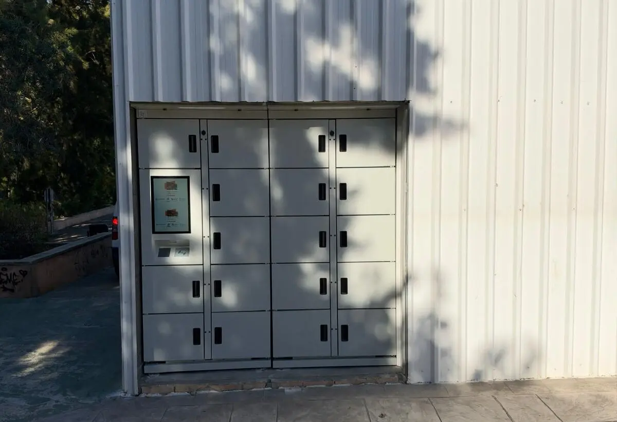 El mercado l’Almara incorpora taquillas refrigeradas para recoger las compras