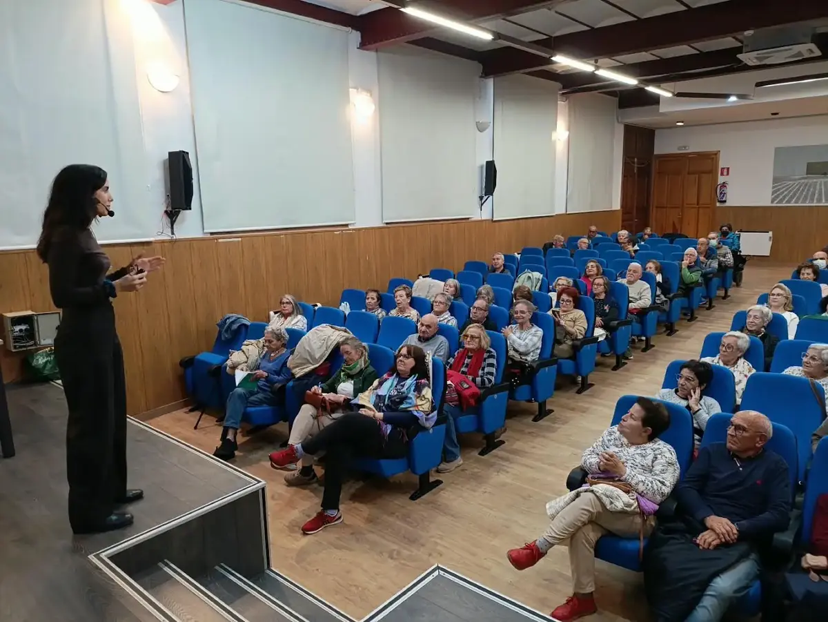 Una conferencia acerca a los alumnos de Benavente al origen de las palabras del español