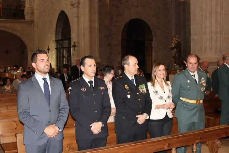 Valdepeñas reconoce la labor de la Guardia Civil en la festividad del Pilar