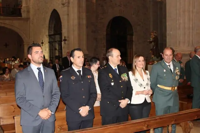 Valdepeñas reconoce la labor de la Guardia Civil en la festividad del Pilar