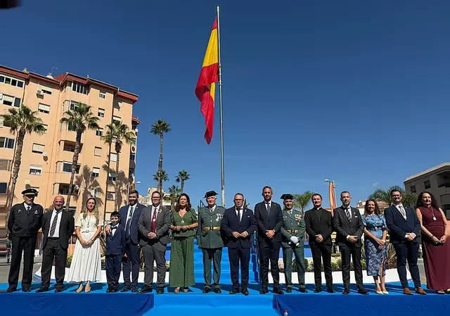 Almuñécar reconoce a dos agentes y a colaboradores de la Guardia Civil