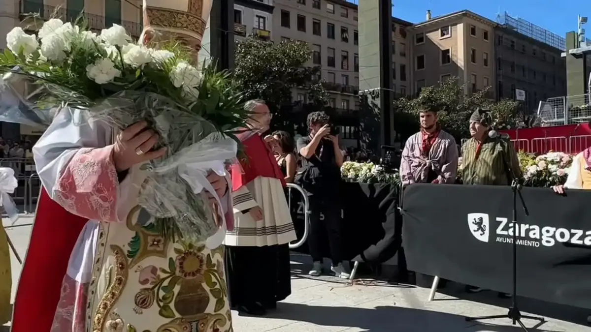 El arzobispo y la alcaldesa participan en la Ofrenda del Pilar