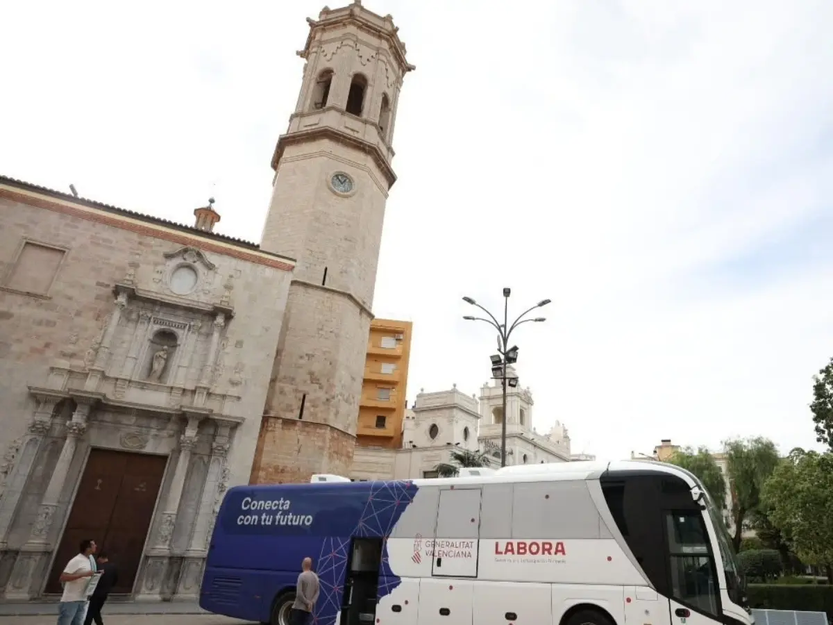 El Bus Labora registra 60 atenciones durante su paso por Burriana
