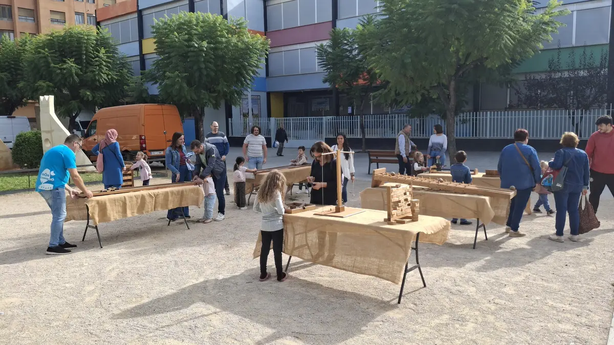 La biblioteca de Vila-real acerca la lectura a los niños con cuentos y juegos