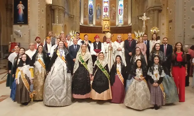 Ofrenda, misa y folklore aragonés por la festividad del Pilar en Castellón