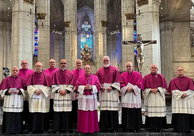 Siete nuevos canónigos toman posesión en la Catedral de Vitoria