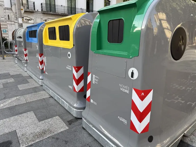 Figueres renueva sus contenedores con una instalación progresiva