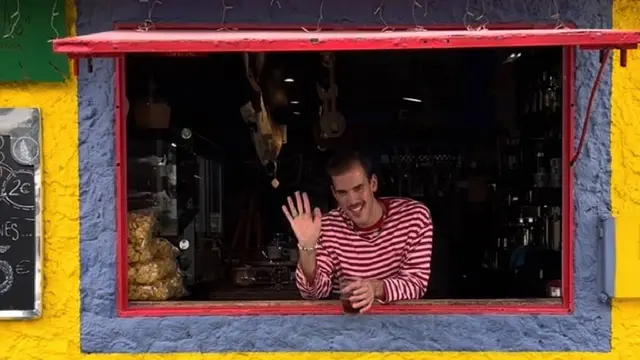 De Siempre incorpora a su imagen los colores de Los Palacios y Villafranca