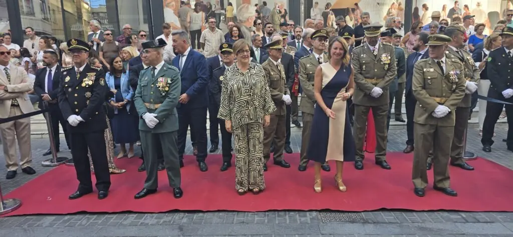 La plaza Mayor acoge el acto de la Guardia Civil por la festividad del Pilar
