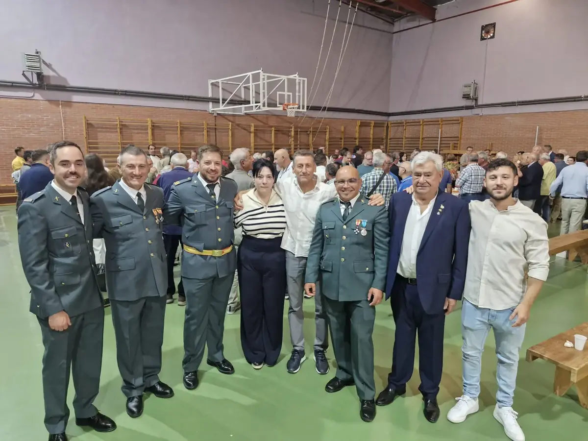 Camarzana de Tera reúne a vecinos y guardias civiles en la misa del Pilar