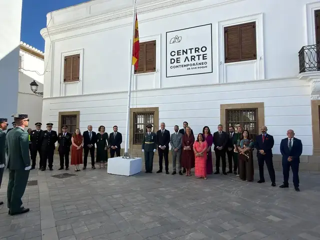 La Fiesta Nacional se conmemora en San Roque con un izado de bandera