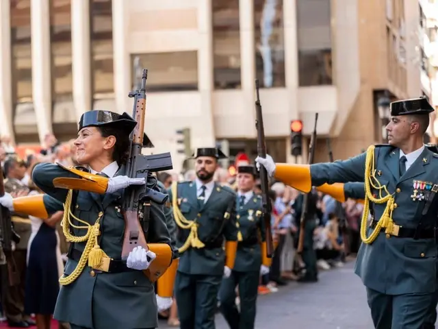 Homenaje a la Guardia Civil y desfile militar por el 12 de octubre en Castellón