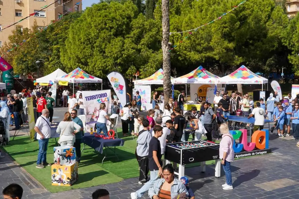 Los Juncos reúne a más de 35 colectivos en el aniversario del encuentro juvenil