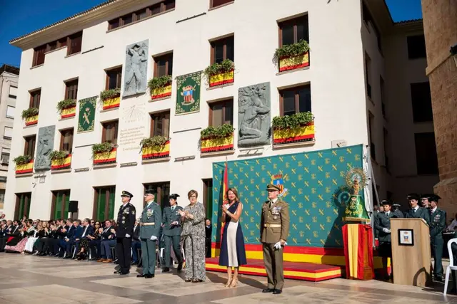 Castellón conmemora la Fiesta Nacional con un desfile por la calle Mayor