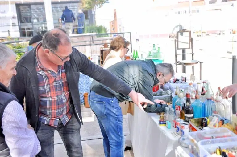 El Rastro Vintage devuelve a la plaza del Mercado objetos de otras épocas
