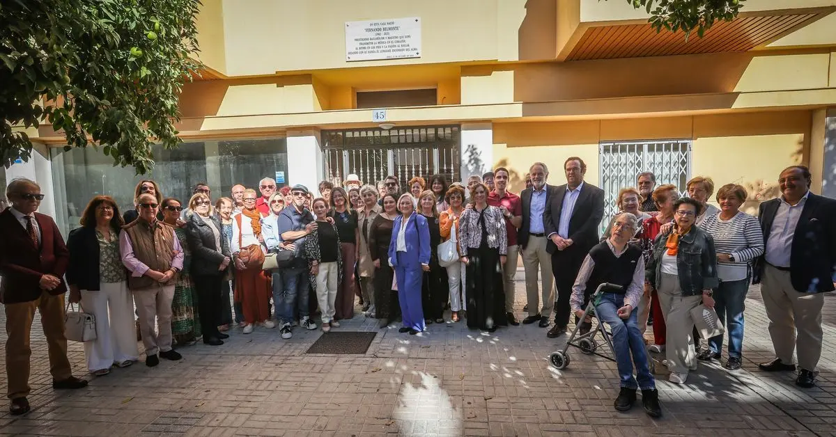 La calle Arcos recuerda a Fernando Belmonte con un homenaje