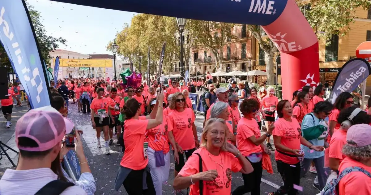 Palma celebra la undécima carrera solidaria contra el cáncer
