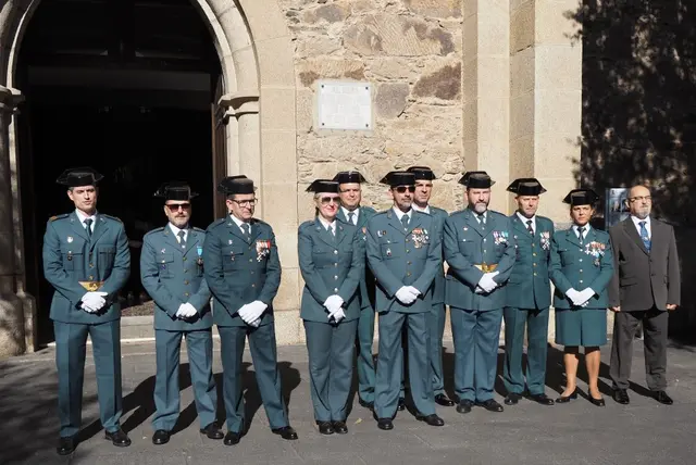 A Rúa conmemora el día del Pilar con una misa para la Guardia Civil