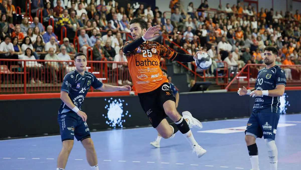 El Bathco Torrelavega defiende su racha europea ante el Holstebro