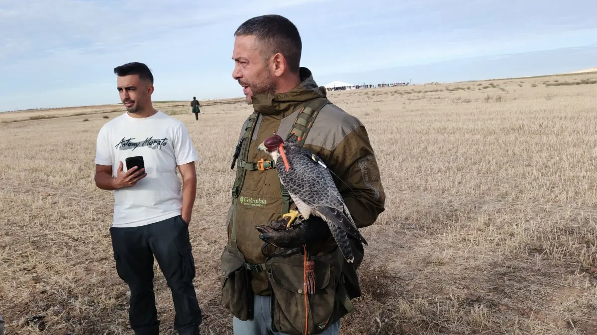 Javier López vuelve a imponerse en Altanería en la cita cetrera de Nava del Rey