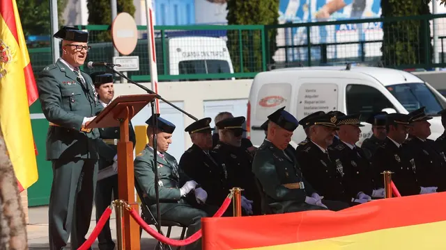 Ponferrada distingue a seis guardias civiles en la celebración del Pilar