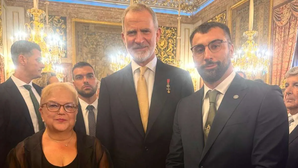 Acisa Ribadeo invita a Felipe VI a conocer la villa durante la recepción de la Fiesta Nacional