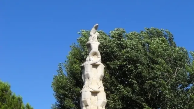 El monumento a los castellers de El Vendrell alcanza medio siglo
