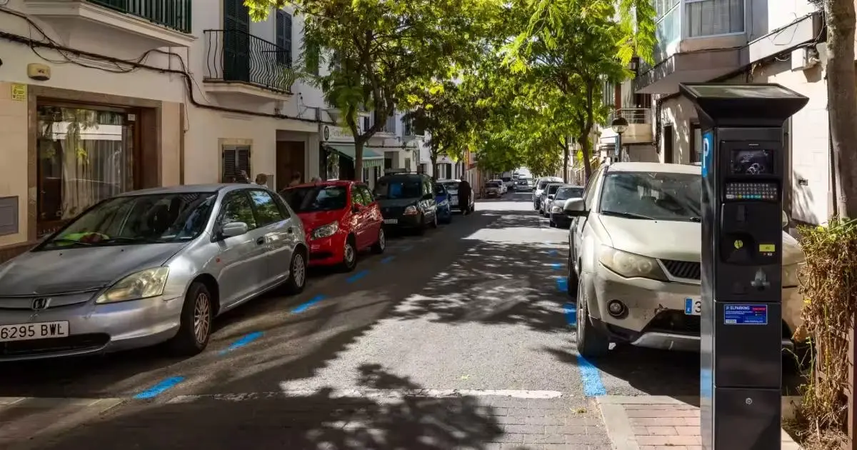 Alaior estudiará reservar estacionamiento gratuito para vehículos locales