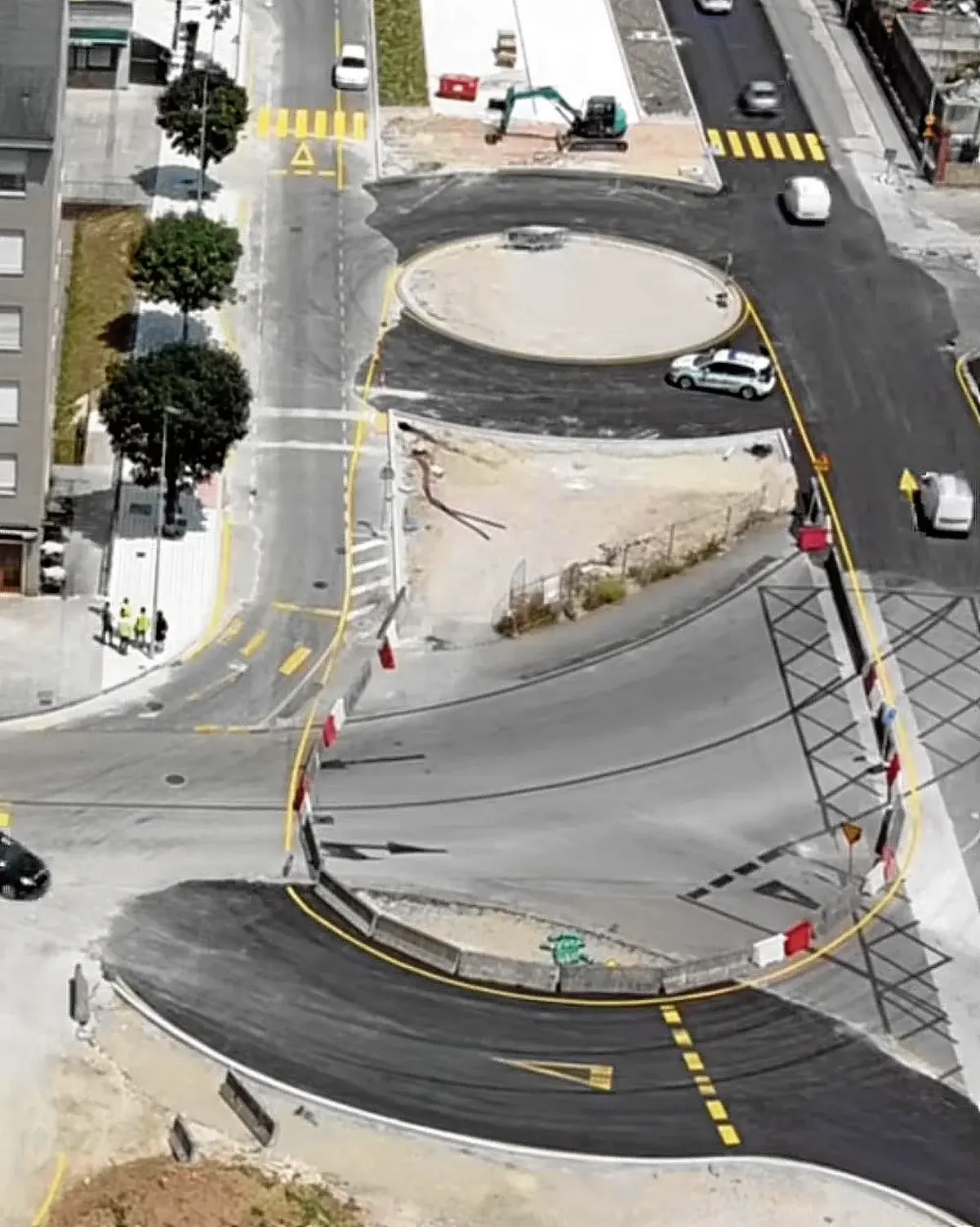 El bulevar de Langreo avanza con una amplia zona peatonal junto a Urquijo