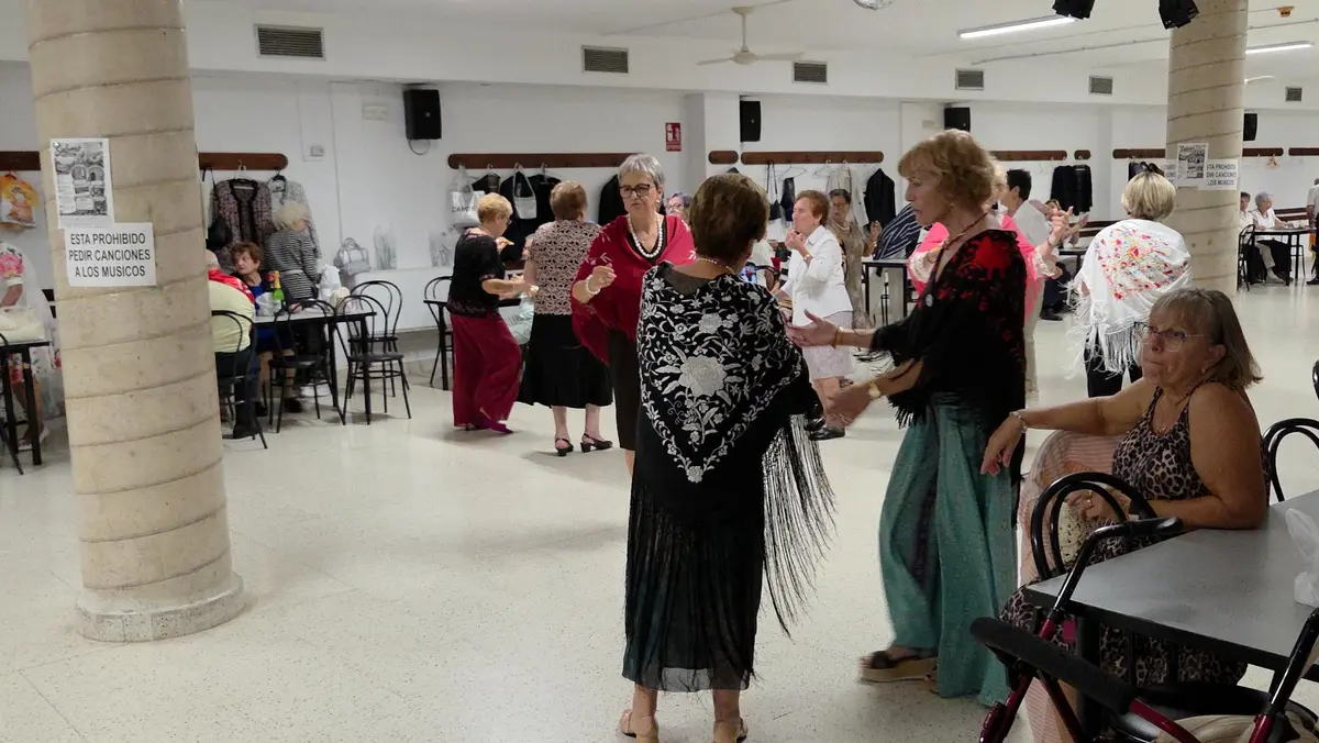 Música y baile en la Festa del Mantó del centro de mayores de Vinaròs