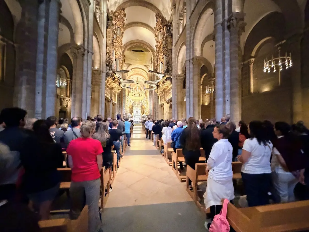 Una misa solemne conmemora el día del Pilar en la Catedral de Santiago