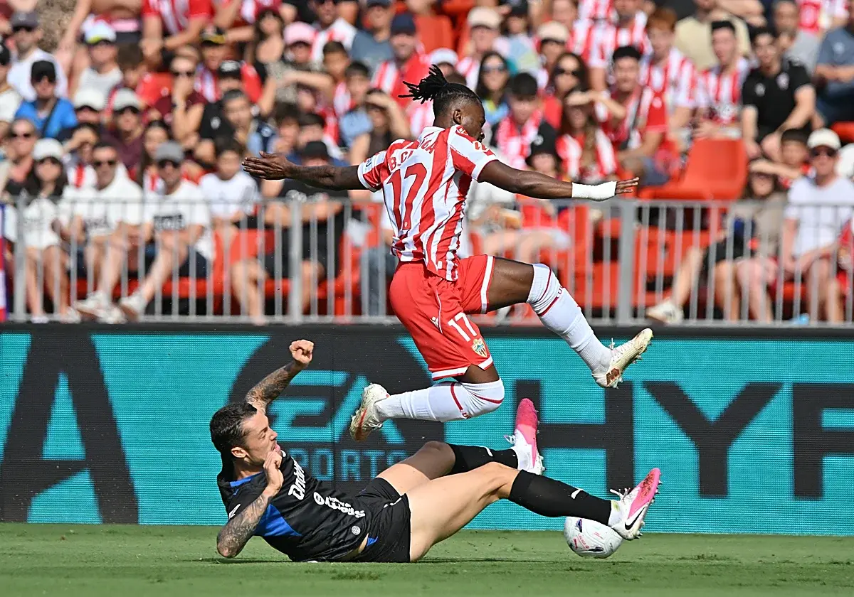 Seis triunfos impulsan al Almería hacia el ascenso directo