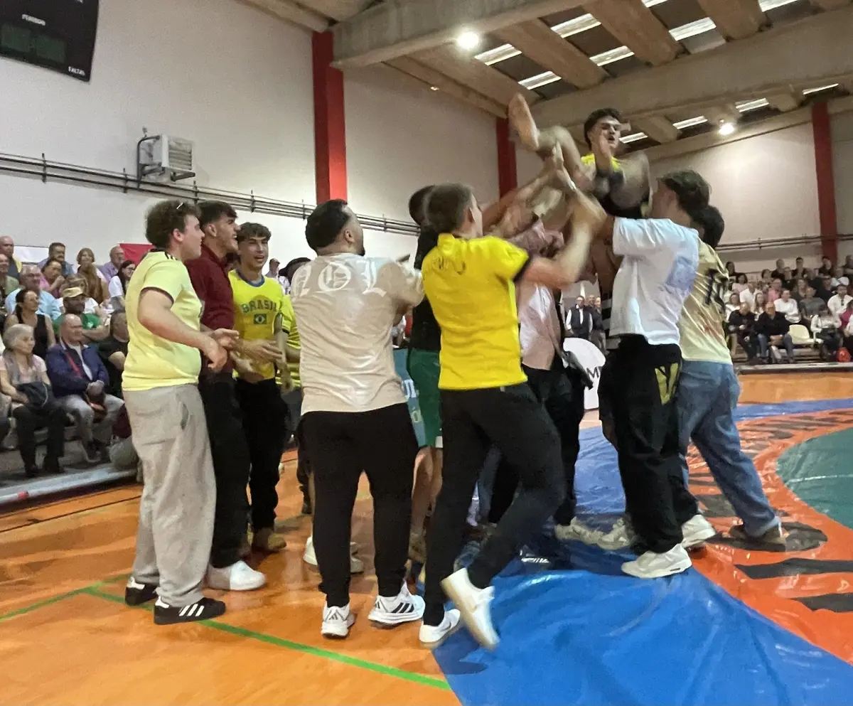 Sergio conquista la Liga en el corro del Pilar de Boñar