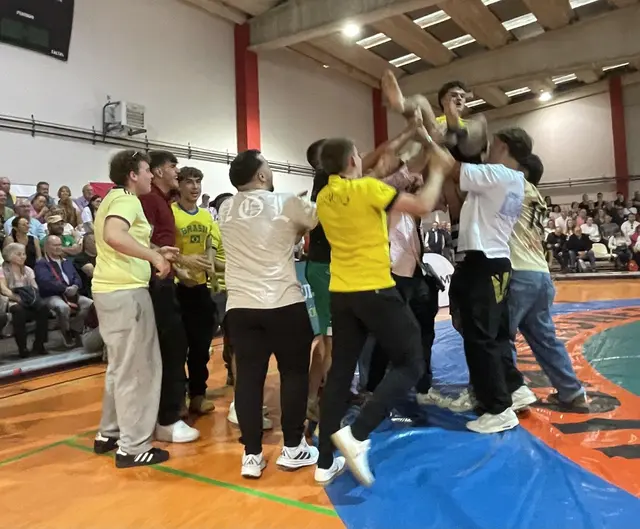 Sergio conquista la Liga en el corro del Pilar de Boñar