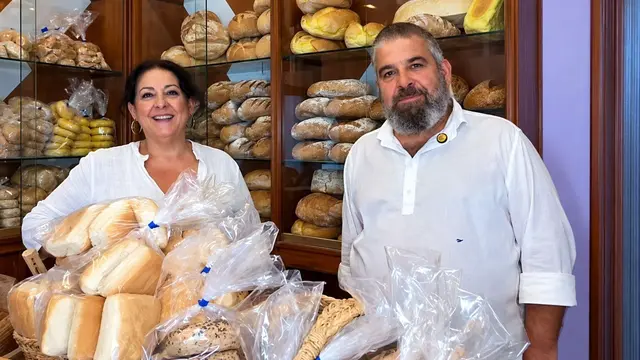La Gallina Violeta pone el foco en el trato cercano en su panadería de Jerez